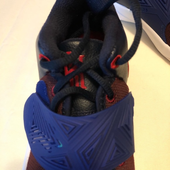 Nike Kyrie Flytrap III (GS) - Picture 11 of 16
